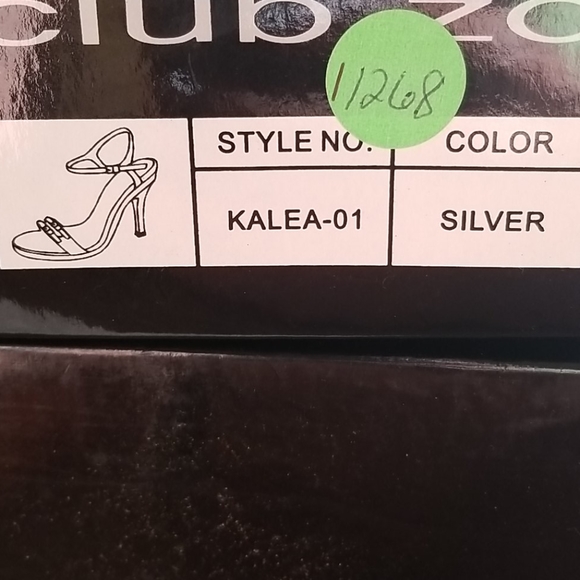 Silver Heels - Picture 4 of 4